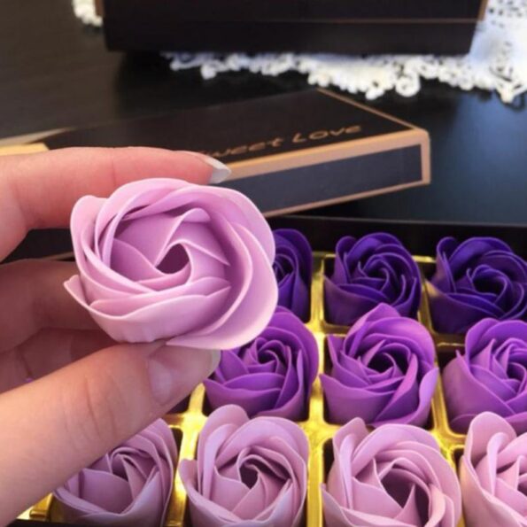 3 Colors 18Pcs/box Simulation Rose Soap with Gift Box Women Girl Bath Facial Soap Valentine's Day Birthday Wedding Gifts 4