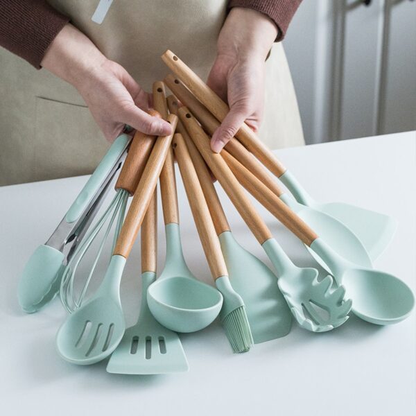 Silicone Cooking Utensils Set Non-Stick Spatula Shovel Wooden Handle Cooking Tools Set With Storage Box Kitchen Tool Accessories 2